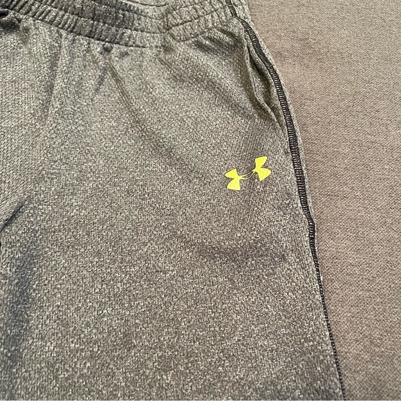 Under Armour kids lightweight joggers in gray with lime green logo size 7 EUC - Picture 2 of 6